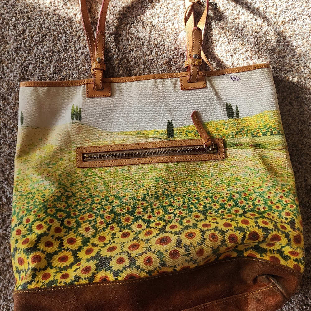 Dooney & Bourke